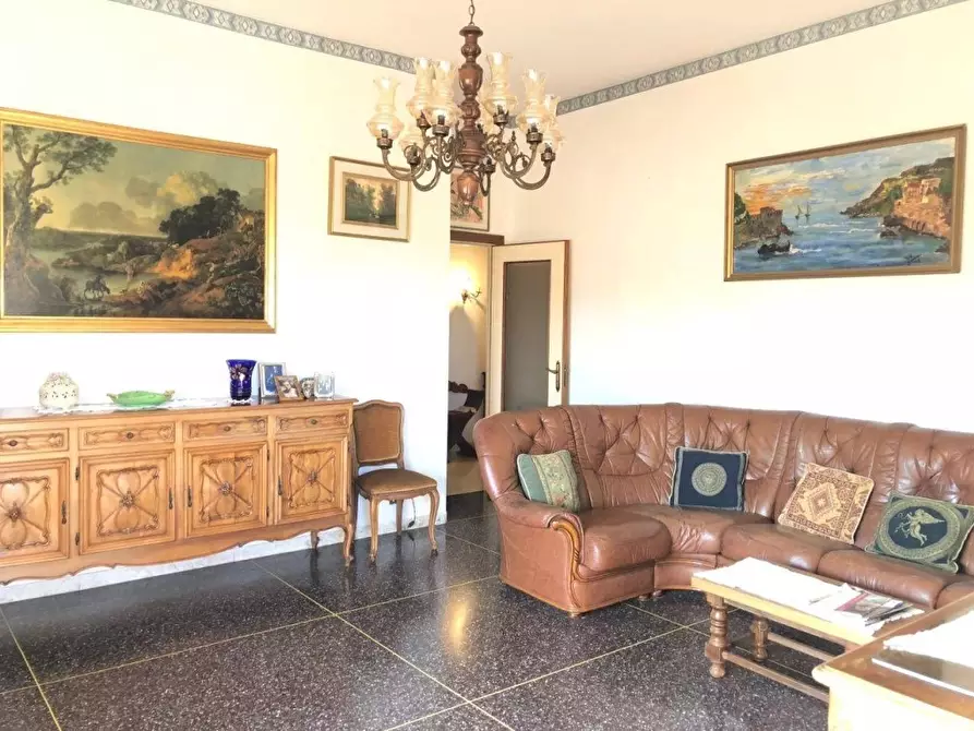 Immagine 2 di Appartamento in vendita  a Massa