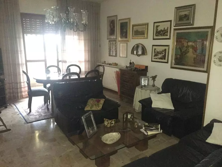 Immagine 2 di Appartamento in vendita  a Carrara