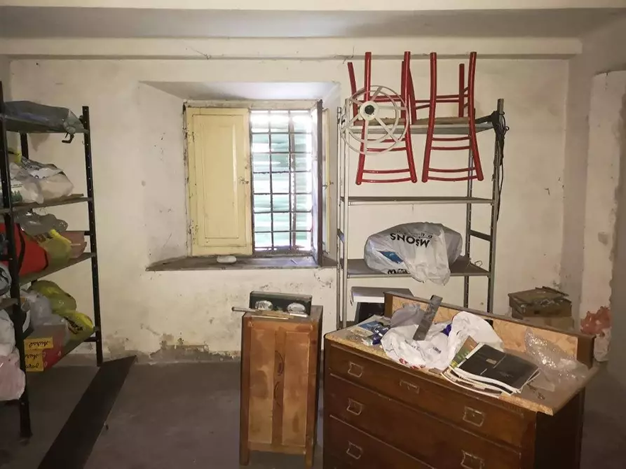 Immagine 4 di Negozio in vendita  a Massa