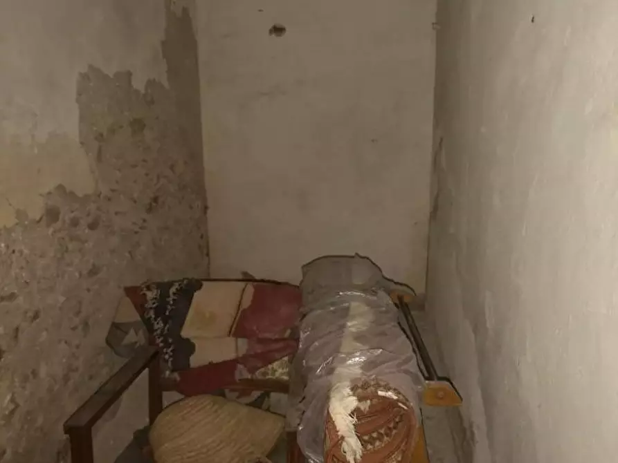 Immagine 9 di Negozio in vendita  a Massa