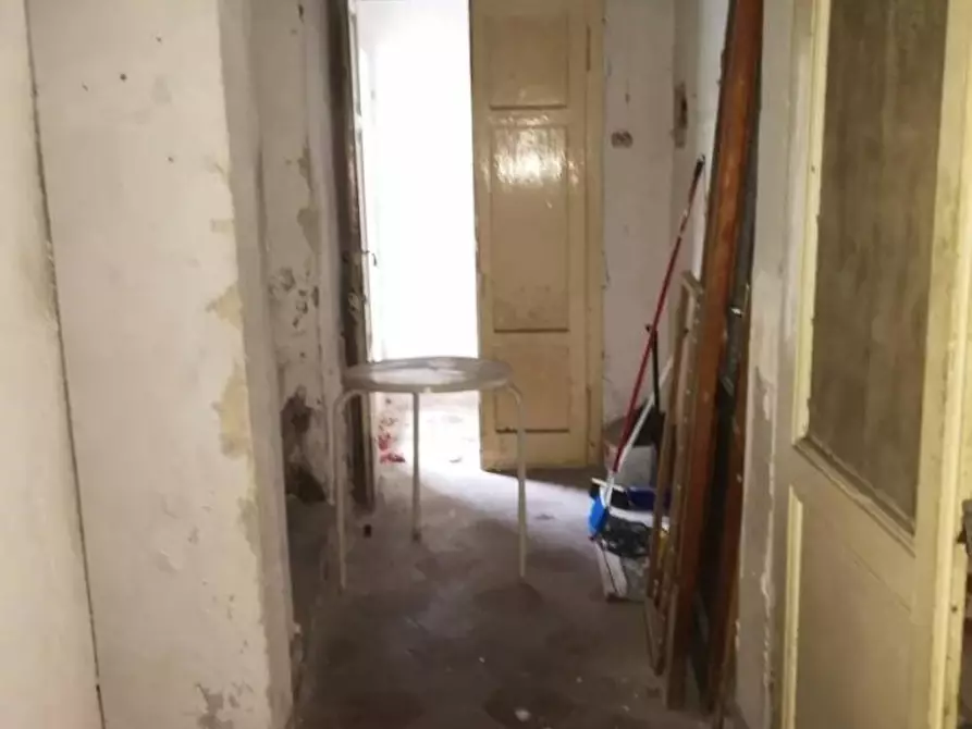 Immagine 7 di Negozio in vendita  a Massa