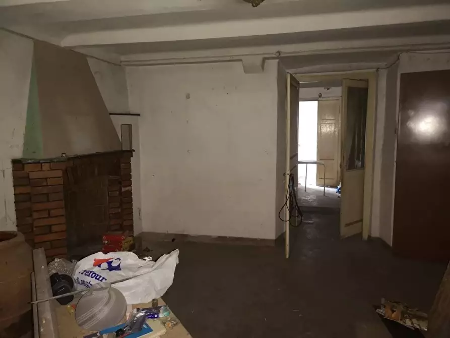 Immagine 6 di Negozio in vendita  a Massa