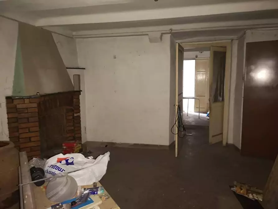 Immagine 5 di Negozio in vendita  a Massa