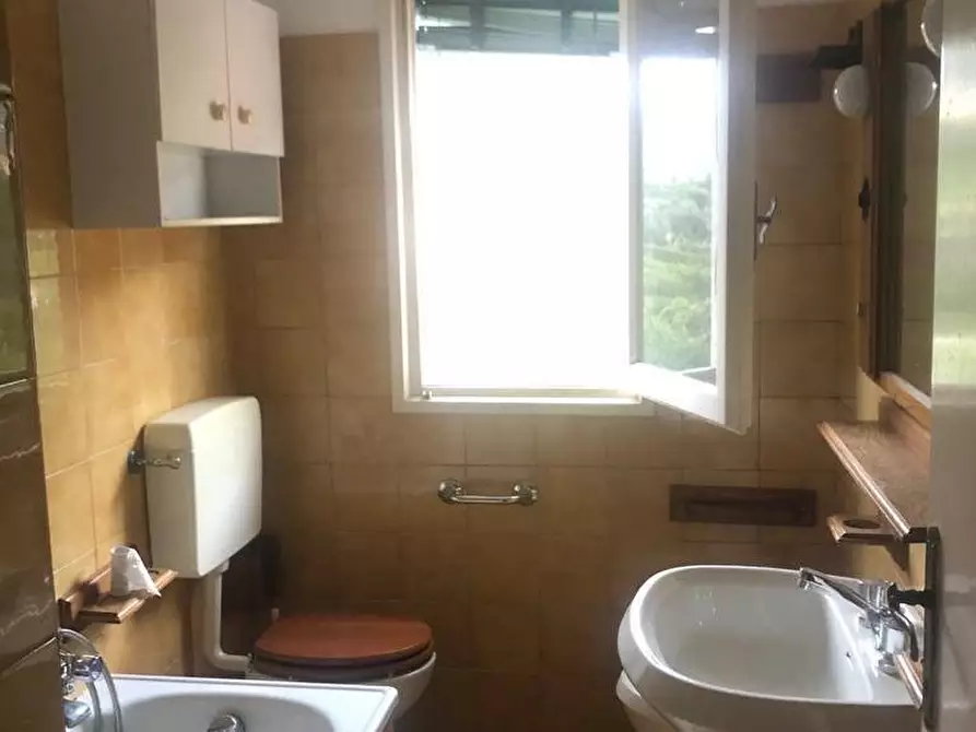 Immagine 12 di Casa indipendente in vendita  a Massa