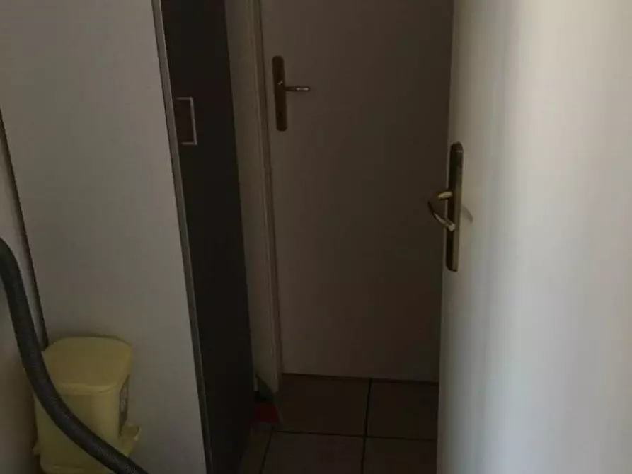 Immagine 8 di Ufficio in affitto  a Massa