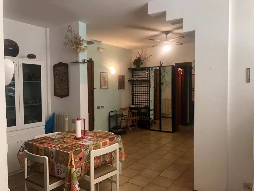 Immagine 2 di Appartamento in vendita  a Massa