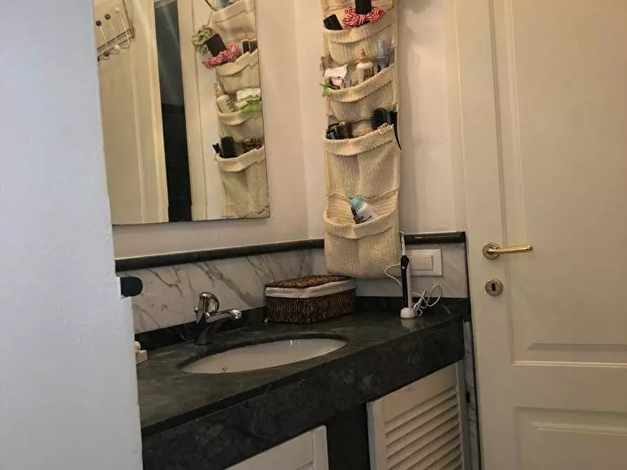 Immagine 17 di Appartamento in vendita  a Carrara