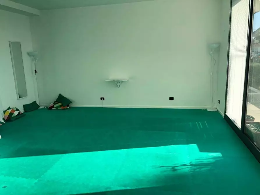 Immagine 4 di Capannone industriale in affitto  a Massa