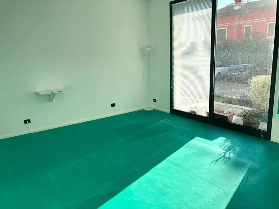 Immagine 5 di Capannone industriale in affitto  a Massa