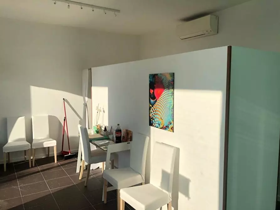 Immagine 2 di Capannone industriale in affitto  a Massa