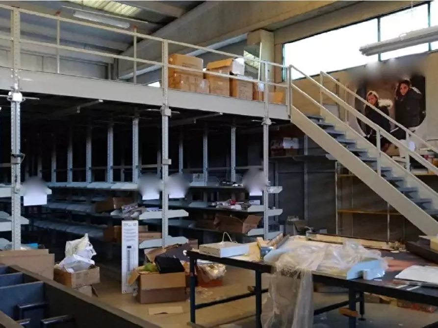 Immagine 3 di Capannone industriale in vendita  a Massa