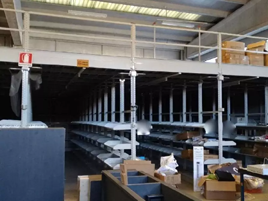Immagine 4 di Capannone industriale in vendita  a Massa