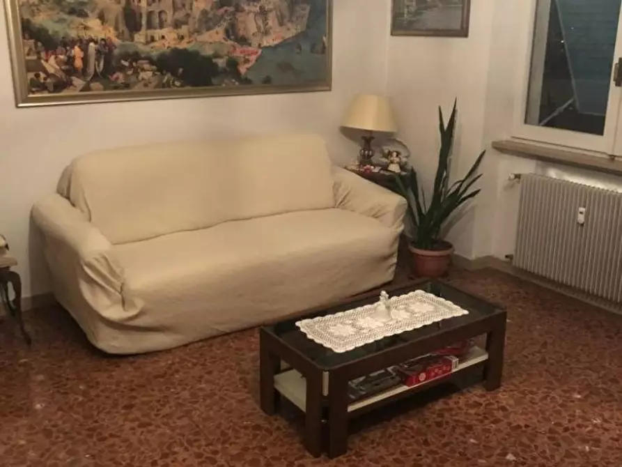 Immagine 2 di Appartamento in vendita  a Massa