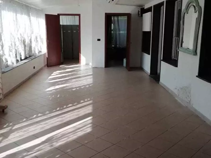 Immagine 4 di Negozio in vendita  a Forte Dei Marmi