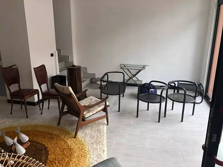 Immagine 2 di Capannone industriale in affitto  a Massa