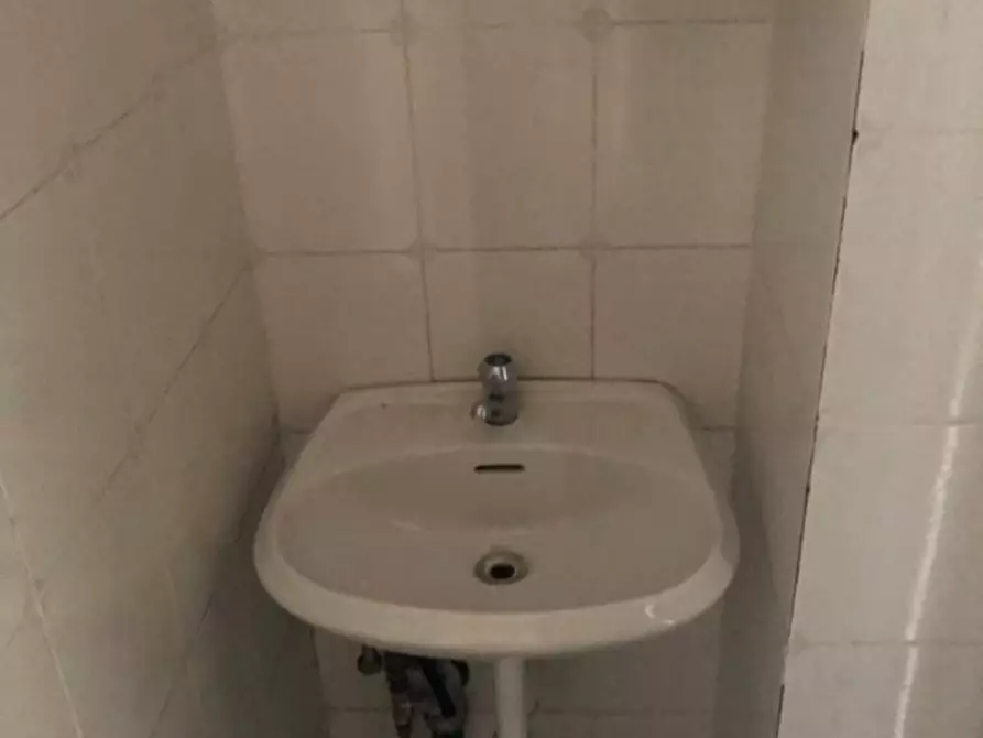 Immagine 5 di Capannone industriale in affitto  a Massa