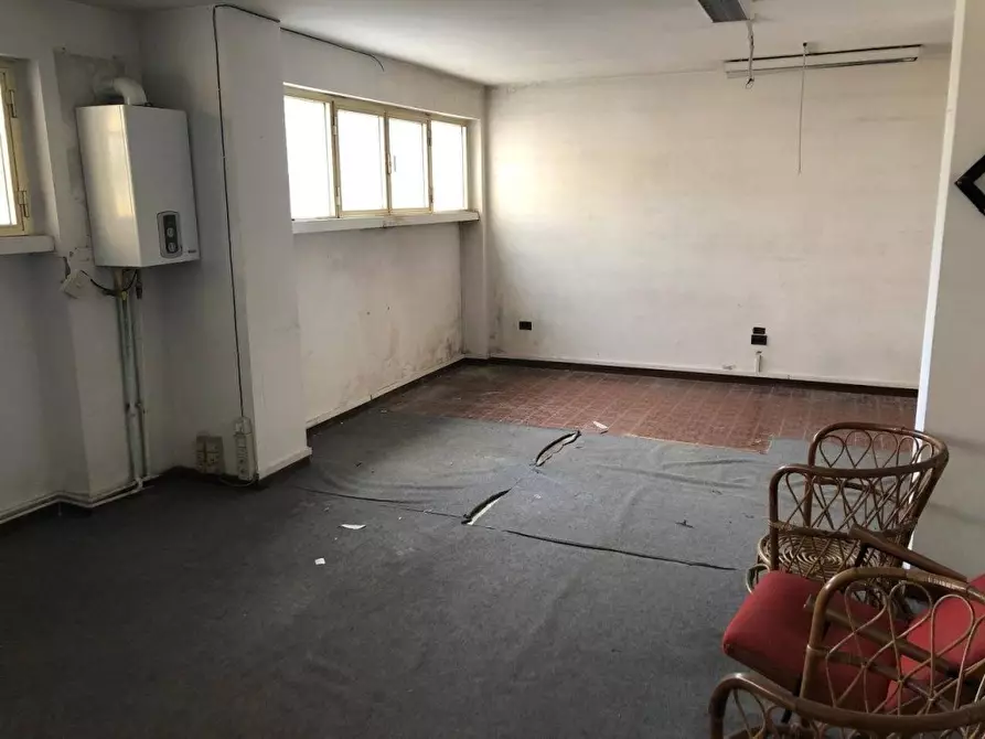 Immagine 4 di Capannone industriale in affitto  a Massa