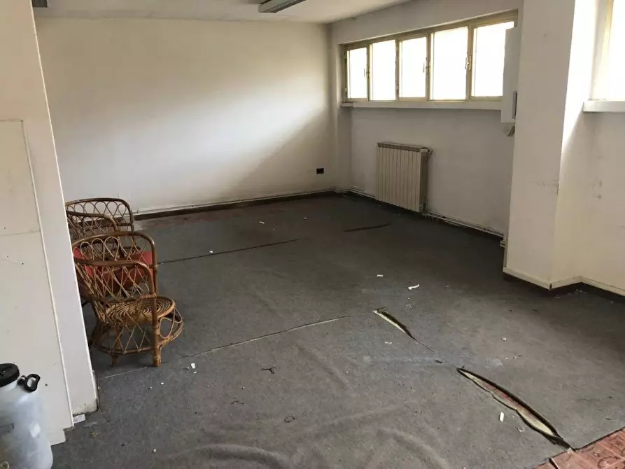 Immagine 3 di Capannone industriale in affitto  a Massa