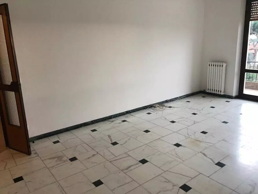 Immagine 3 di Appartamento in vendita  a Carrara