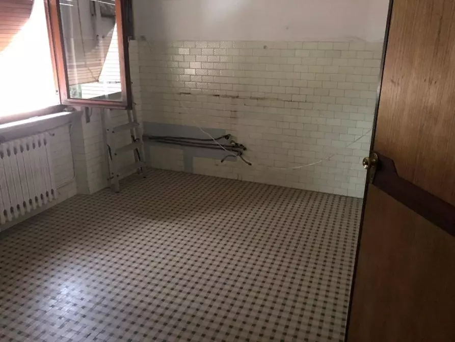 Immagine 5 di Appartamento in vendita  a Carrara