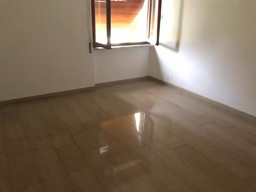 Immagine 2 di Appartamento in vendita  a Carrara