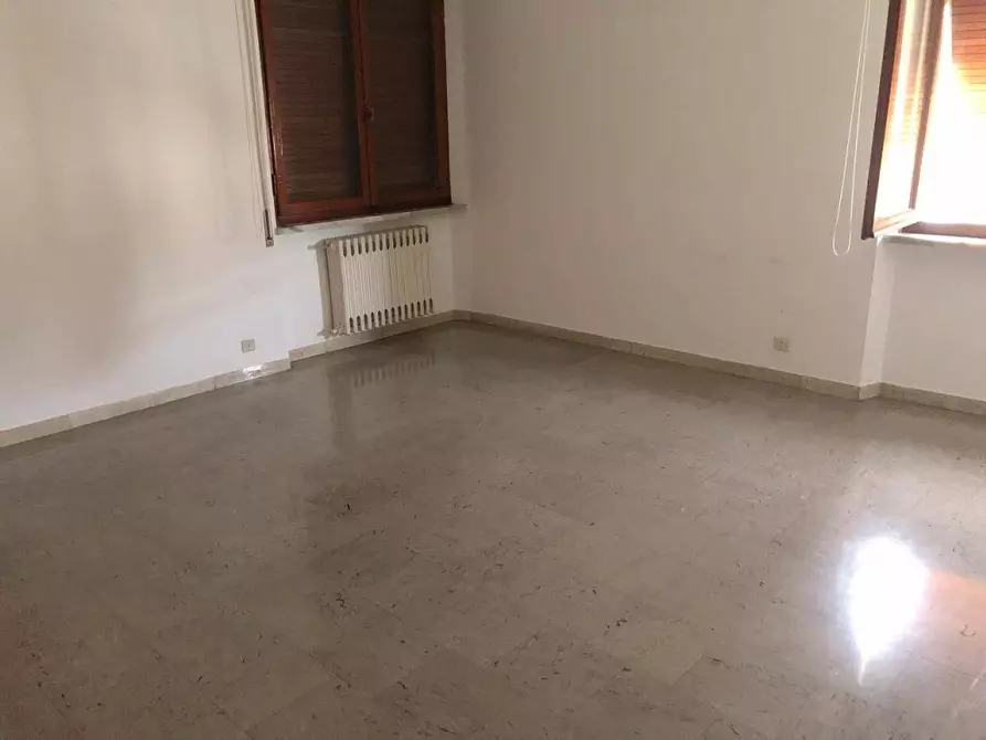 Immagine 4 di Appartamento in vendita  a Carrara