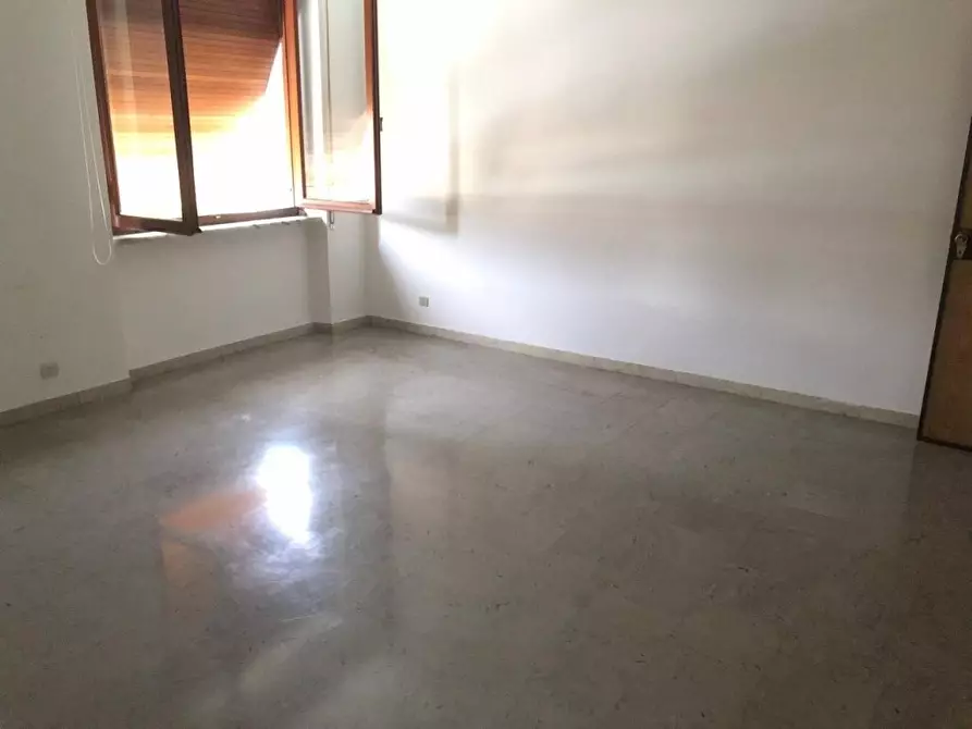 Immagine 3 di Appartamento in vendita  a Carrara