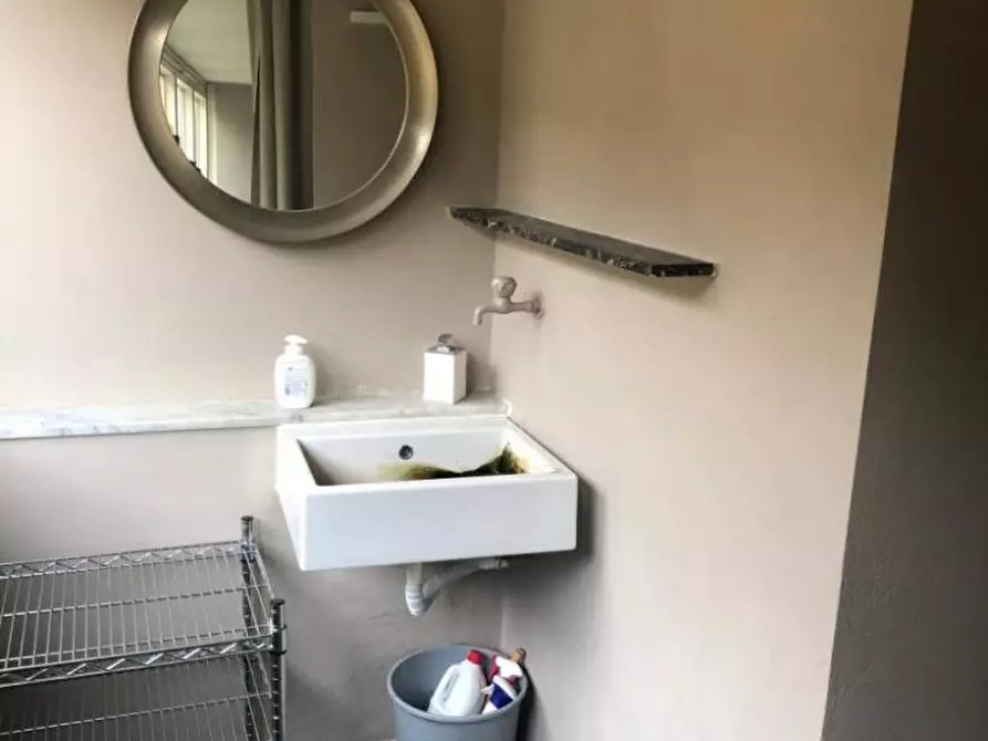 Immagine 7 di Ufficio in vendita  a Massa