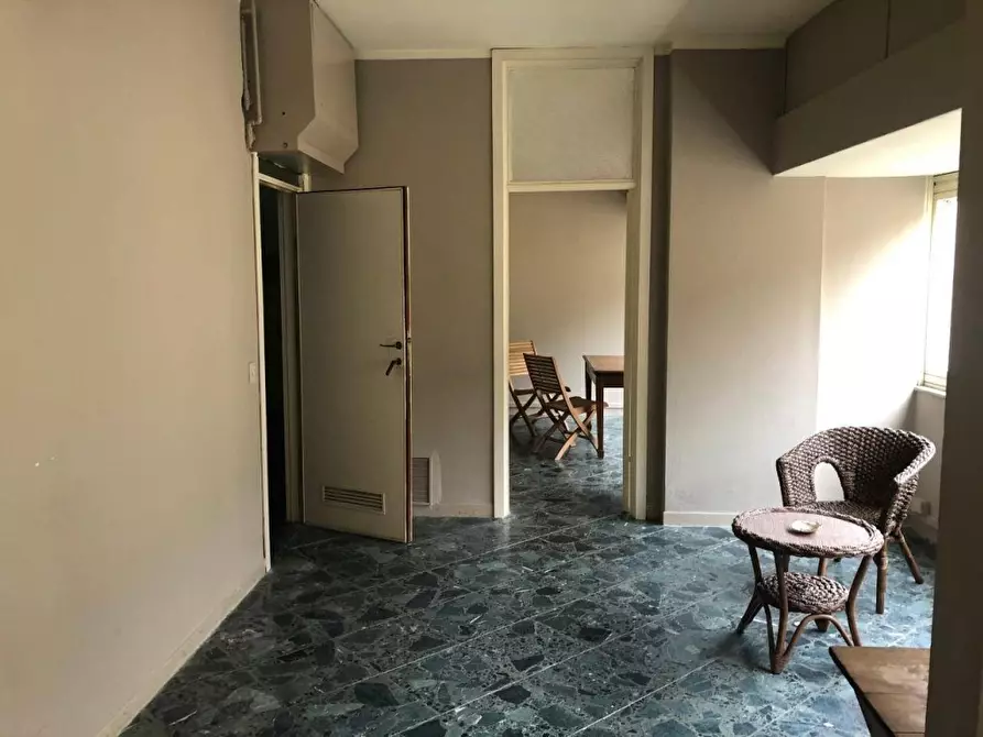 Immagine 5 di Ufficio in vendita  a Massa