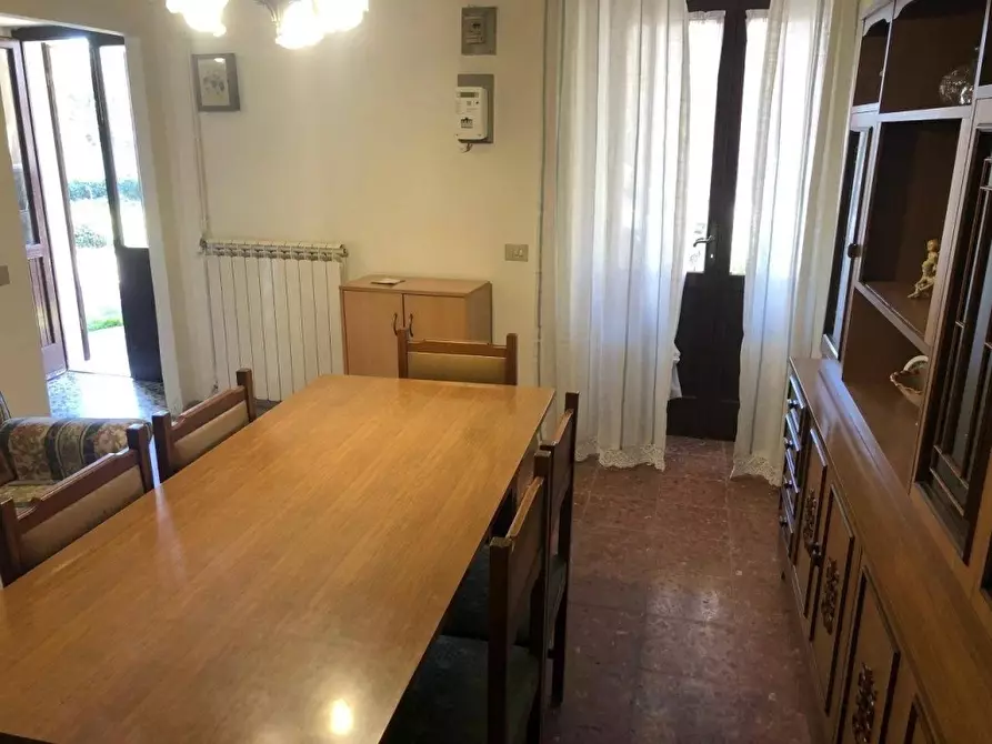 Immagine 2 di Casa indipendente in vendita  a Massa