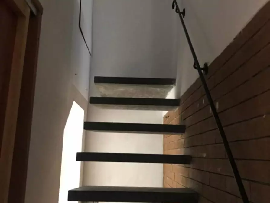 Immagine 8 di Negozio in affitto  a Massa