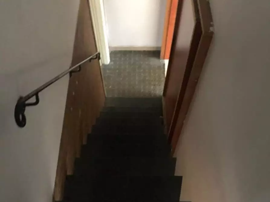 Immagine 7 di Negozio in affitto  a Massa