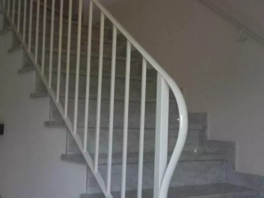 Immagine 9 di Villetta a schiera in vendita  a Massa