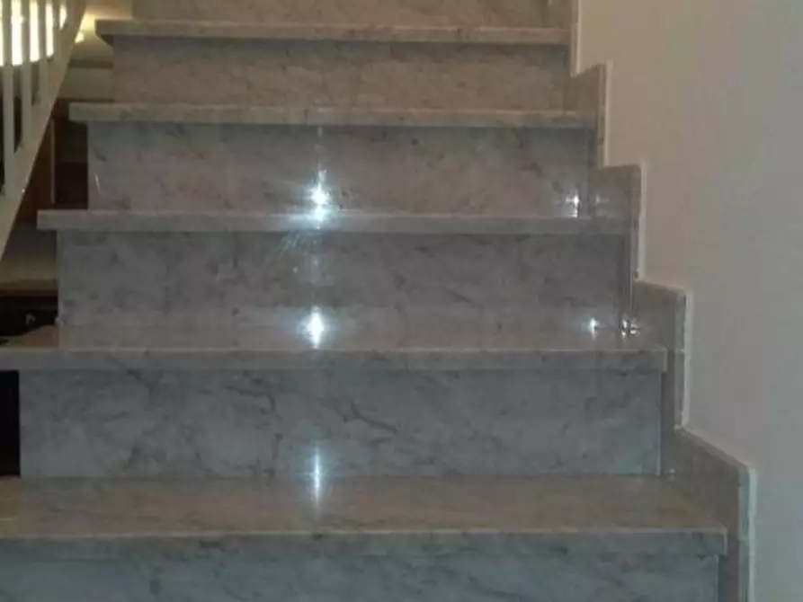 Immagine 10 di Villetta a schiera in vendita  a Massa