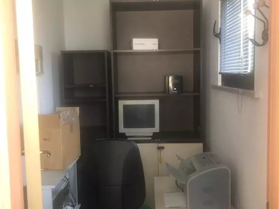 Immagine 4 di Ufficio in affitto  a Massa
