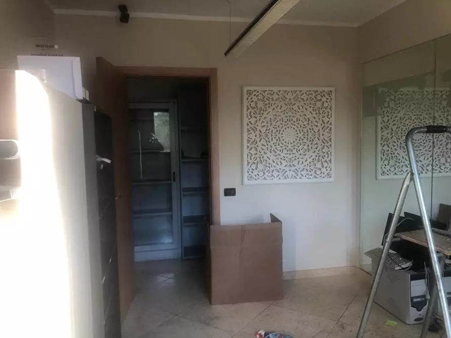 Immagine 6 di Ufficio in affitto  a Massa