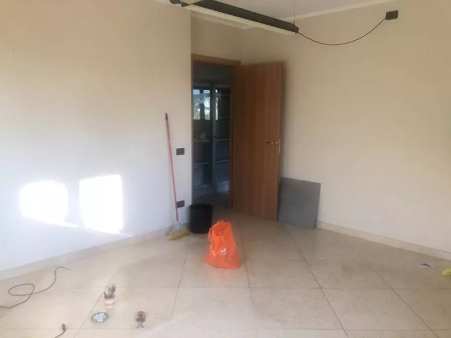 Immagine 8 di Ufficio in affitto  a Massa