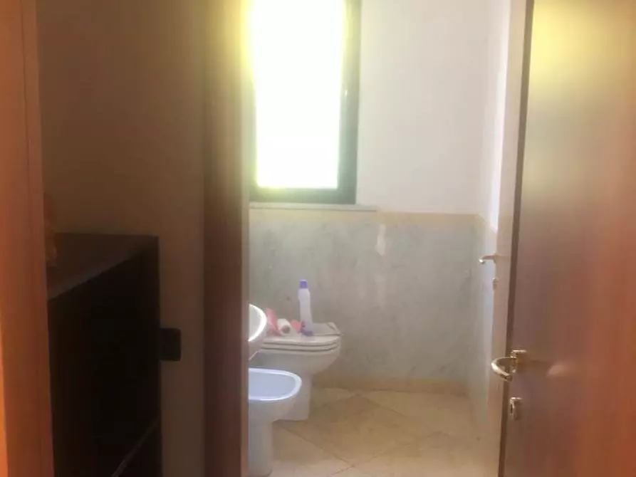 Immagine 9 di Ufficio in affitto  a Massa