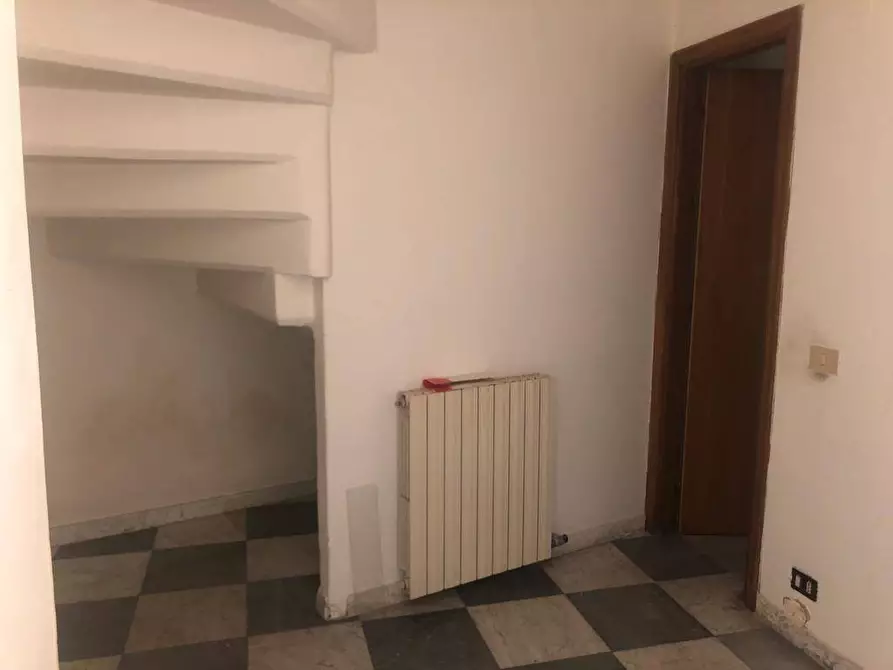 Immagine 4 di Negozio in affitto  a Montignoso