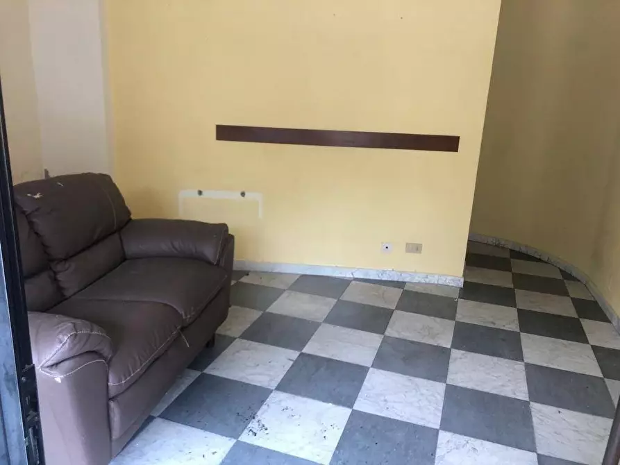 Immagine 2 di Negozio in affitto  a Montignoso