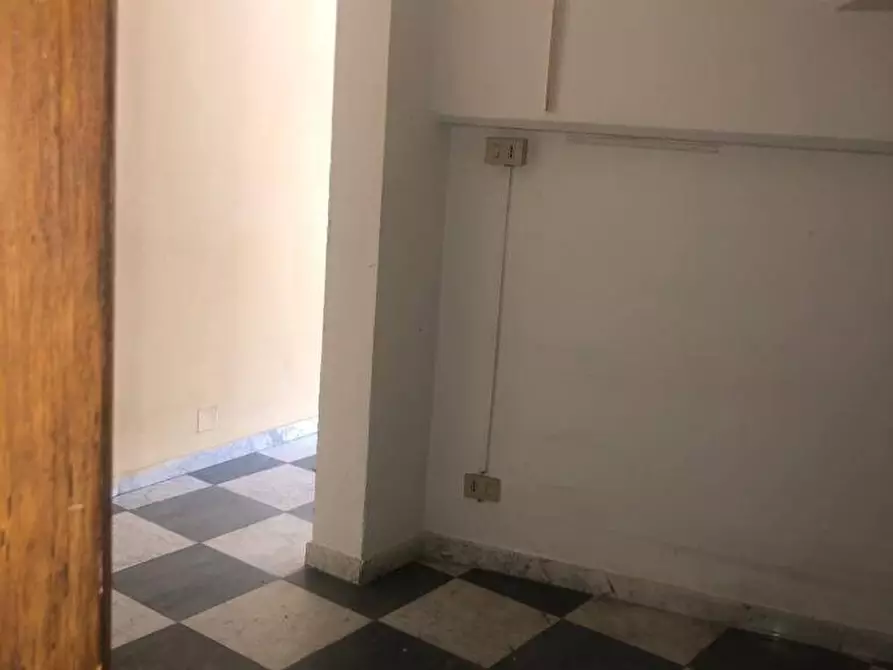 Immagine 3 di Negozio in affitto  a Montignoso