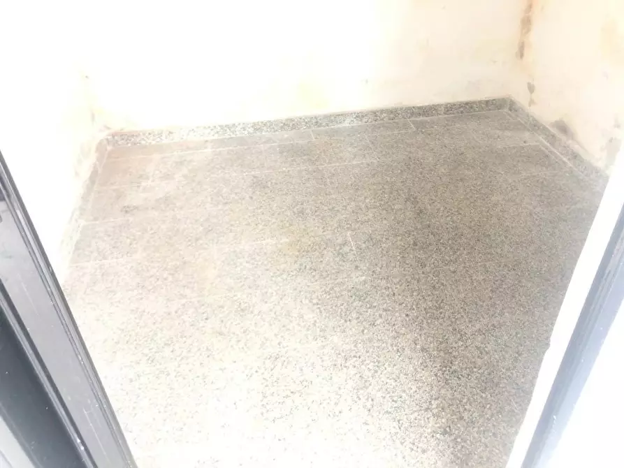 Immagine 5 di Negozio in affitto  a Massa