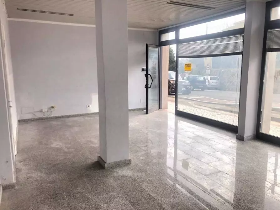 Immagine 4 di Negozio in affitto  a Massa