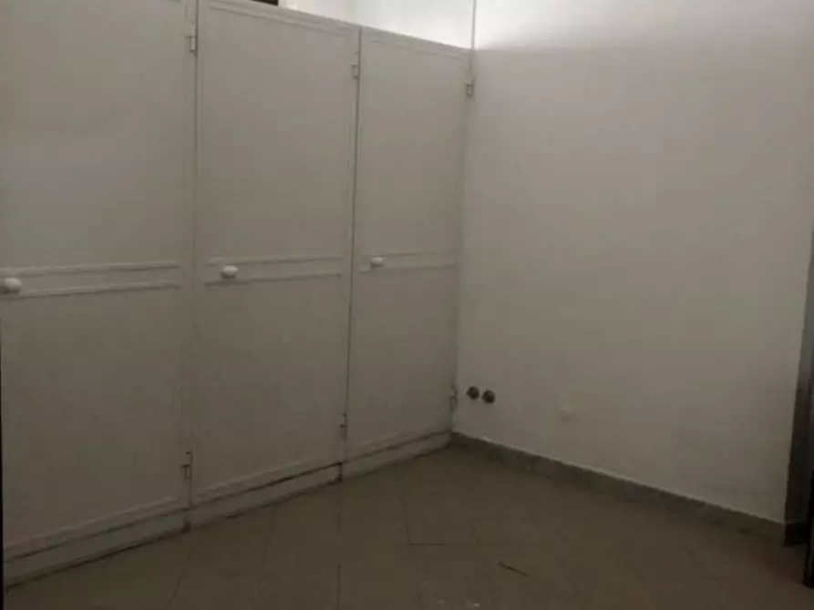 Immagine 7 di Negozio in affitto  a Massa