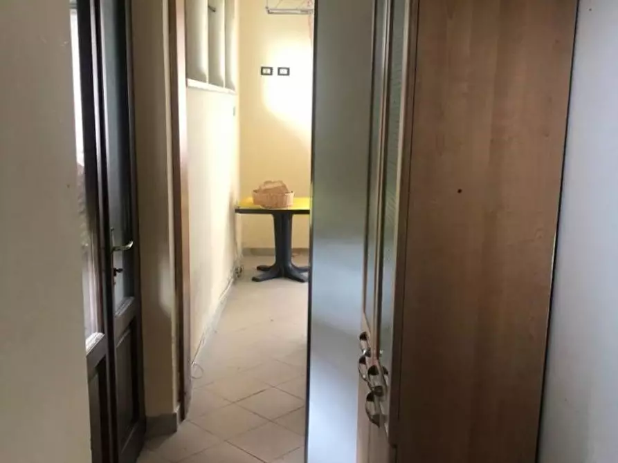 Immagine 8 di Negozio in affitto  a Massa