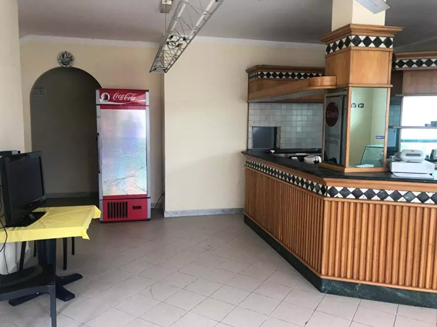 Immagine 14 di Negozio in affitto  a Massa