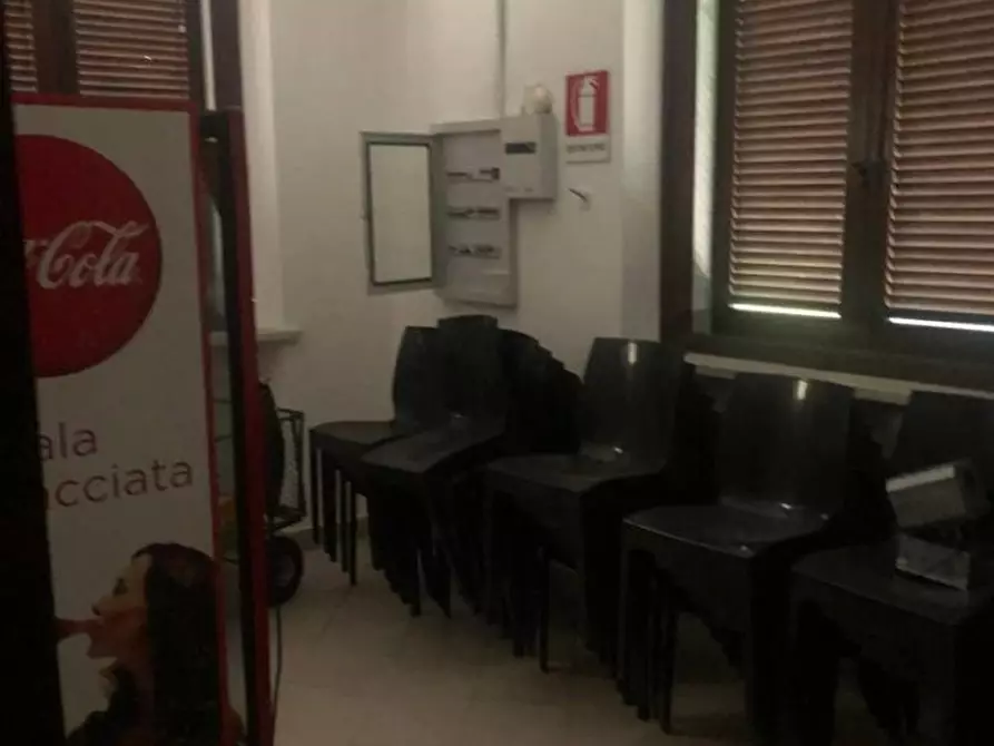 Immagine 2 di Negozio in affitto  a Massa