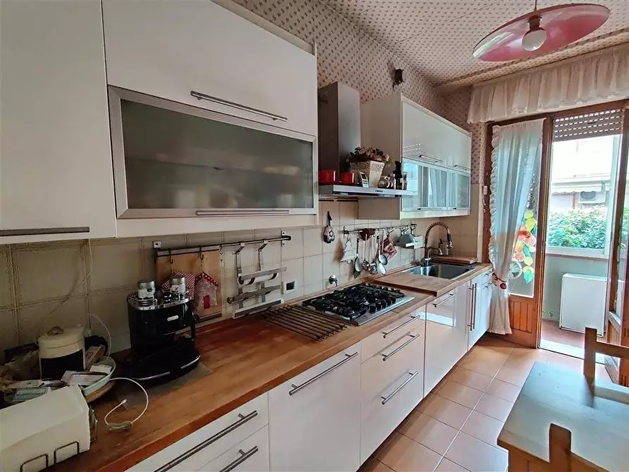 Immagine 7 di Appartamento in vendita  a Massa