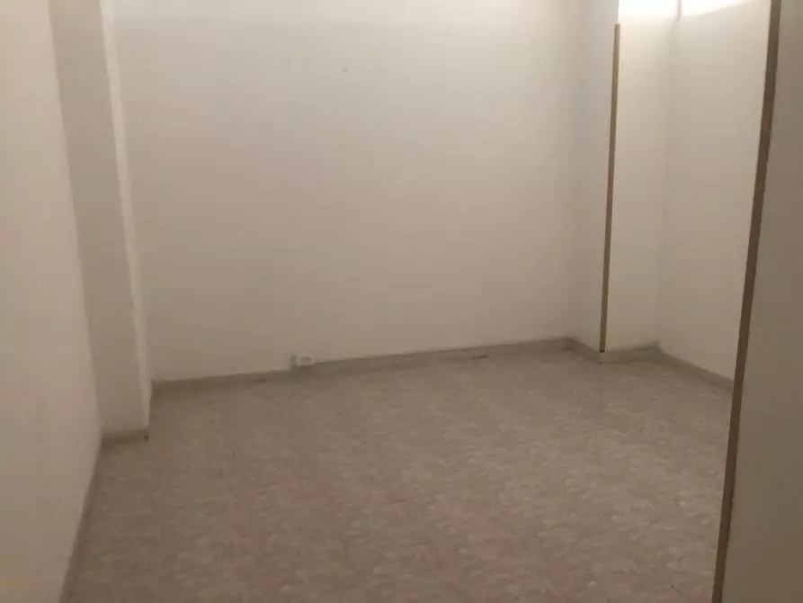 Immagine 10 di Negozio in affitto  a Carrara