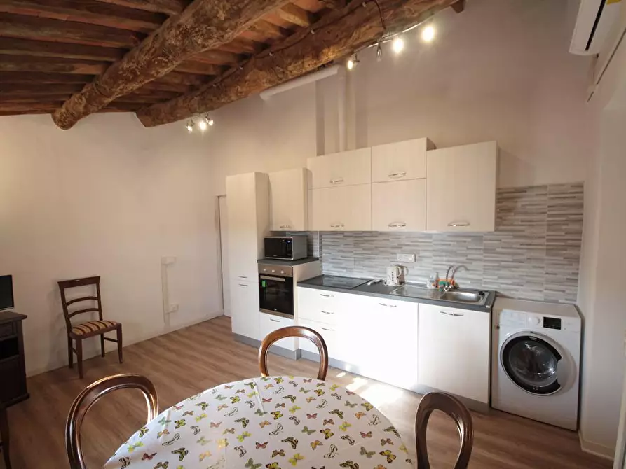 Immagine 2 di Appartamento in affitto  a Lucca